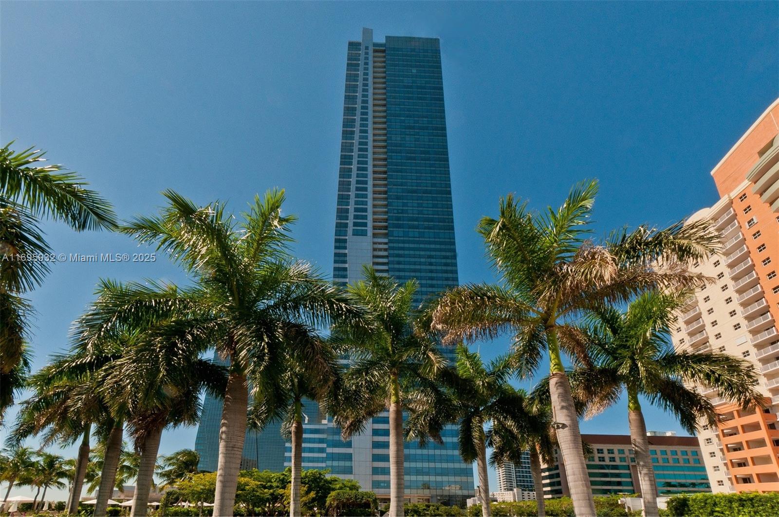 FOUR SEASONS RESIDENCES - Residential
