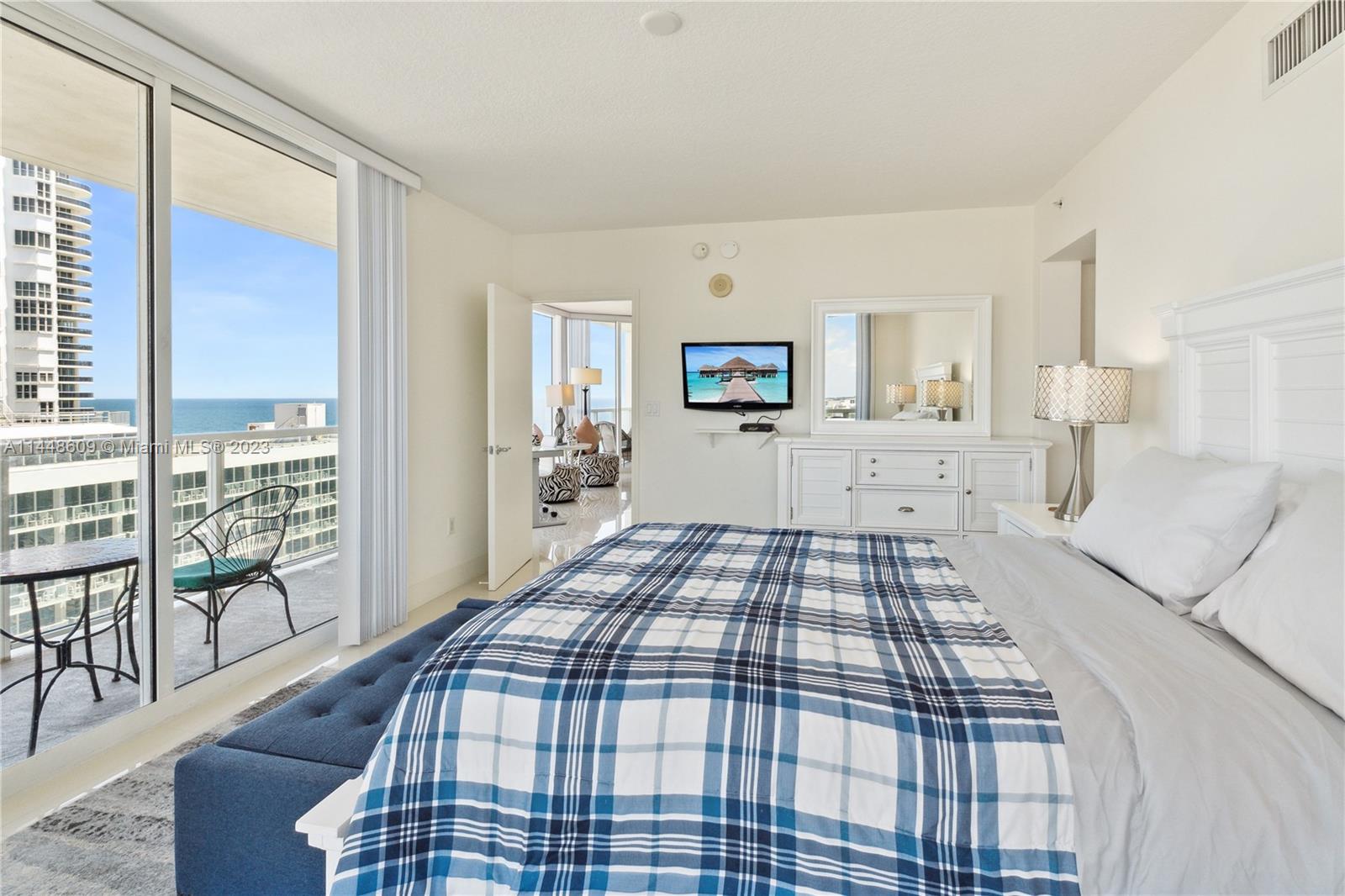 LA PERLA CONDO - Residential Lease