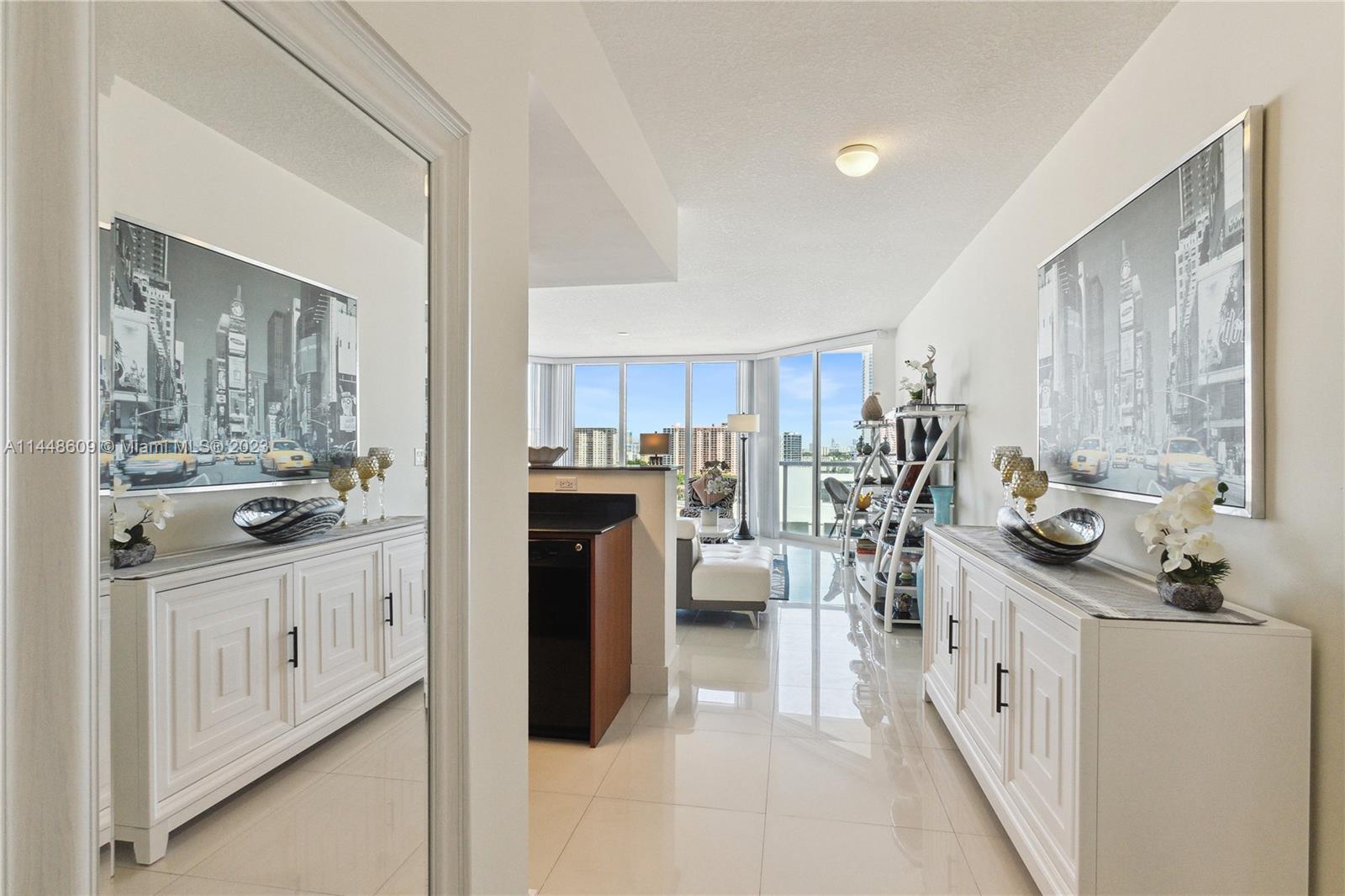 LA PERLA CONDO - Residential Lease