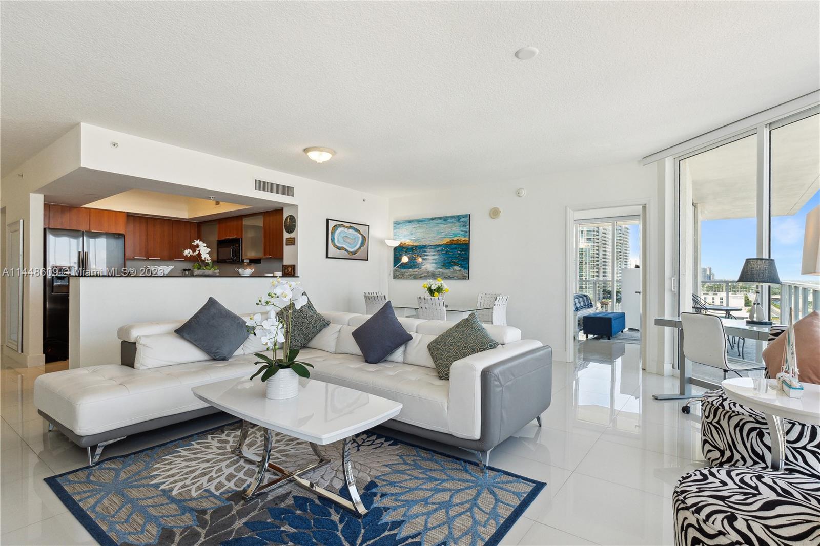 LA PERLA CONDO - Residential Lease
