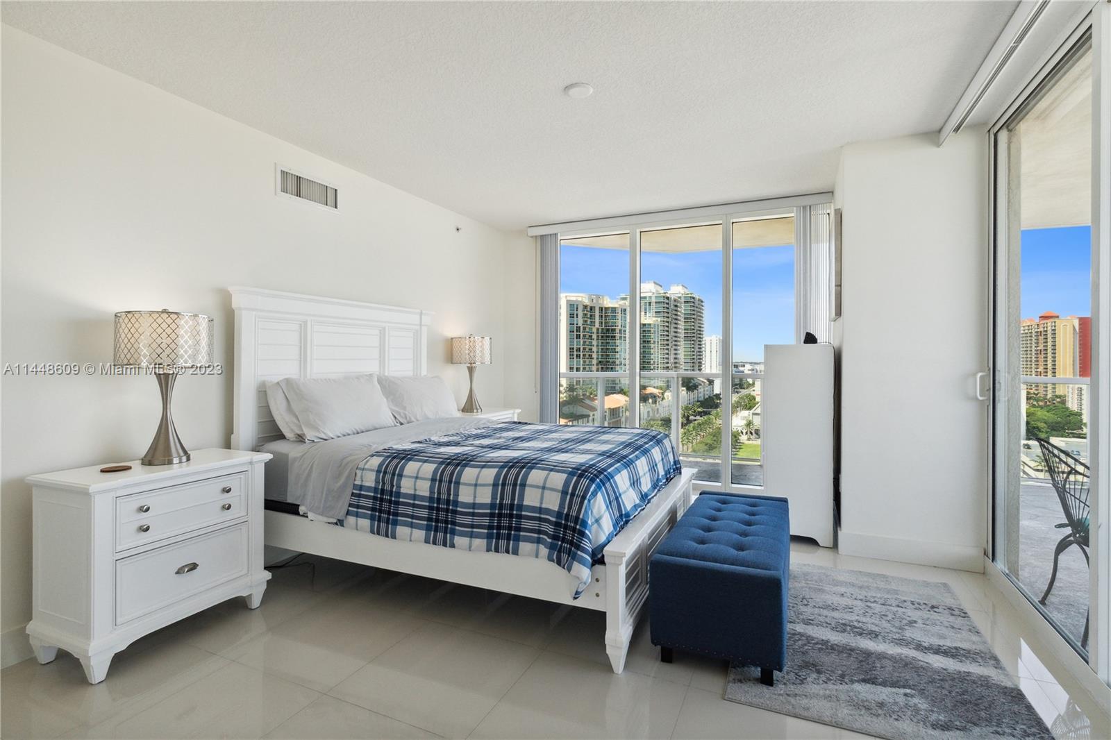 LA PERLA CONDO - Residential Lease