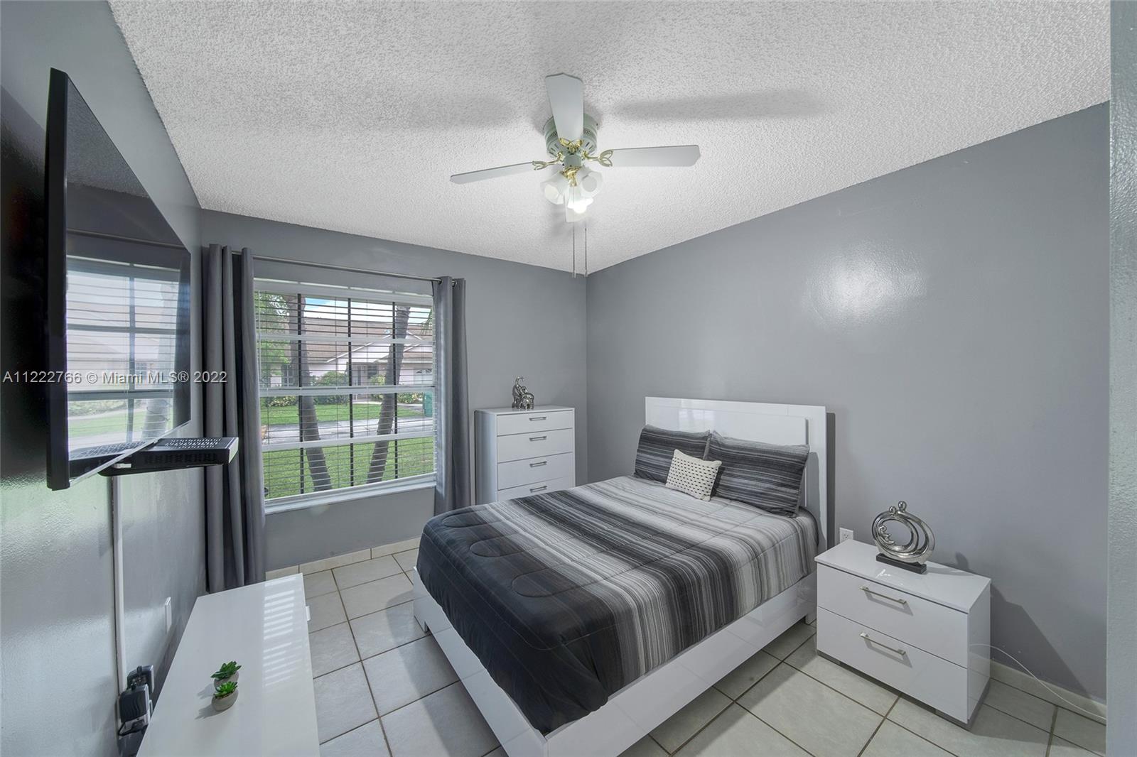 COUNTRY LAKE PARK - Residential
