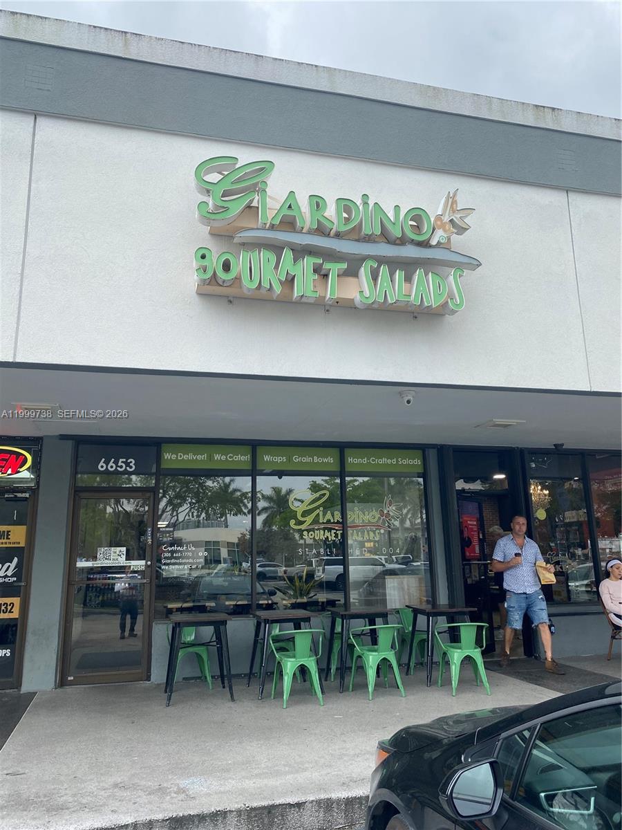 EXCELLENT GOURMET SALAD RESTAURANT FOR SALE IN A A PRIME LOCATION , IN BUSY SHOPPING NEXT TO S DIXIE HWY , PLEASE DO NOT DISTURB EMPLOYEES AND OWNER ONLY BY APPOINTMENT