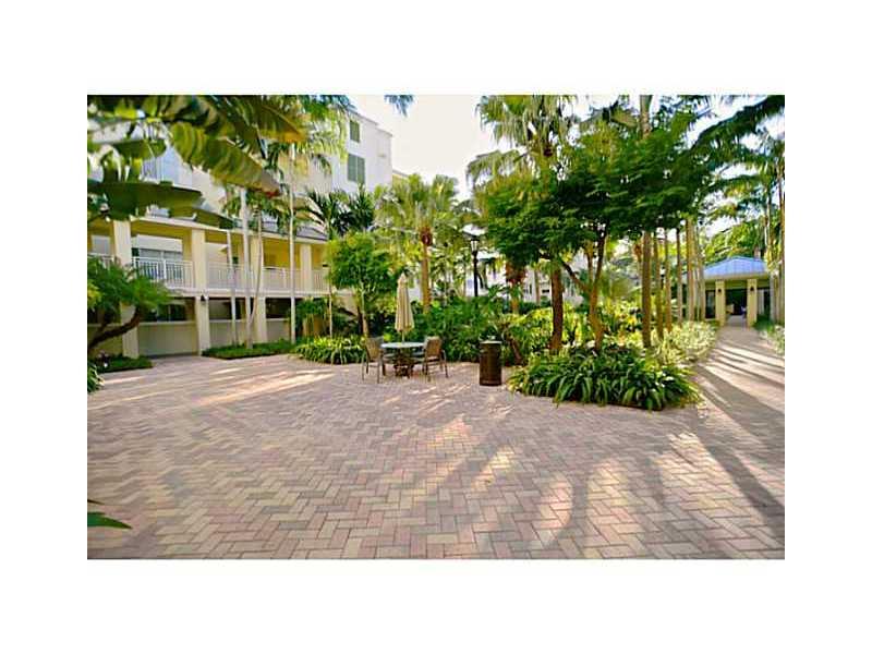 THE RESERVE OF PINECREST - Residential Lease
