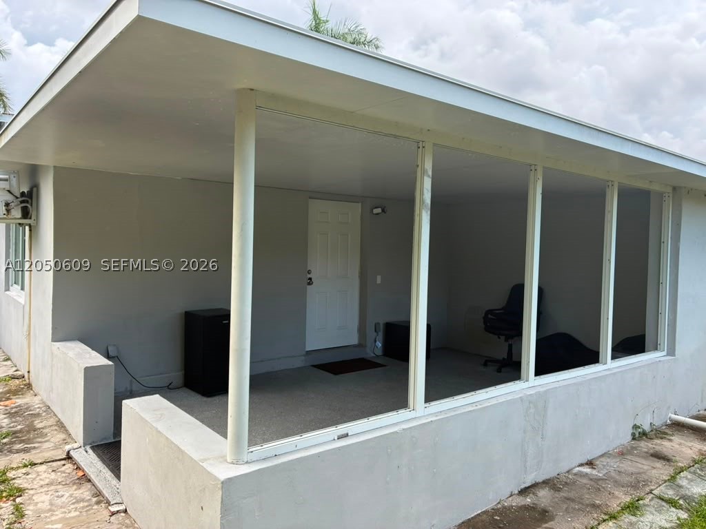 Location Location Location, quiet and convenient, Charming efficiency for rent in Pompano Beach. Close to major highways, shopping center, local beaches, restaurants and more. Private Parking, impact window, available immediately, with quick approval, all utilities included, Private entrance.  Don't miss this opportunity!
Pet allowed. The tenant's agent must accompany and represent their client throughout the entire leasing process, including all property showings .