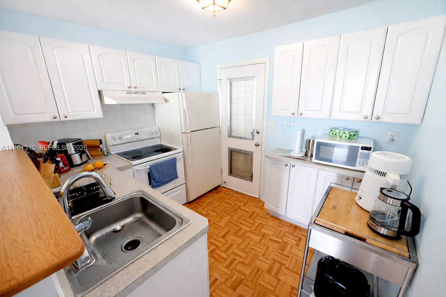 MAR-LEN GARDENS NO 11 COR - Residential