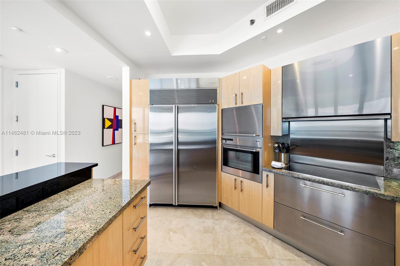 CONTINUUM ON SOUTH BEACH - Residential