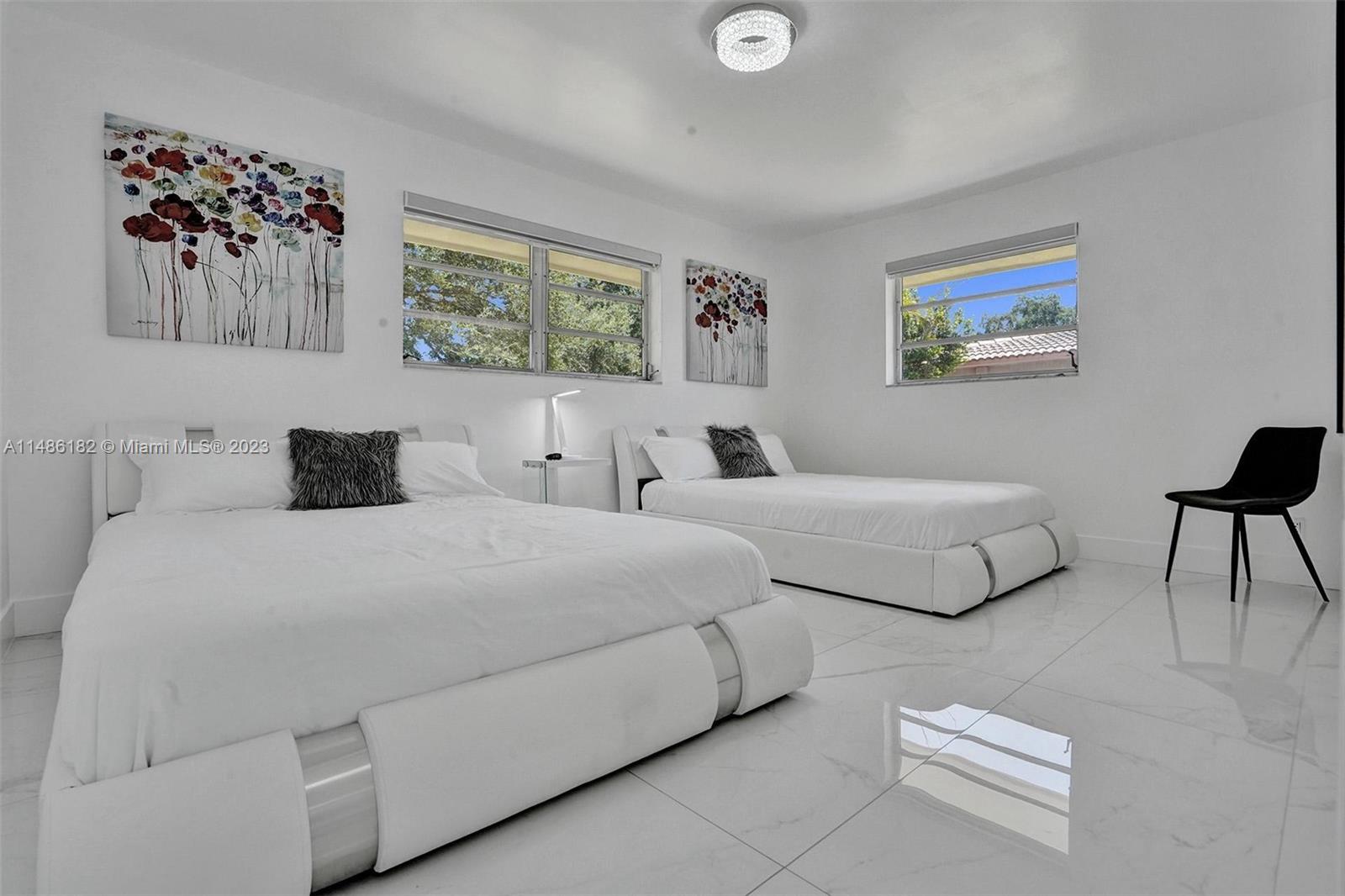 HOLLYWOOD HILLS - Residential Lease