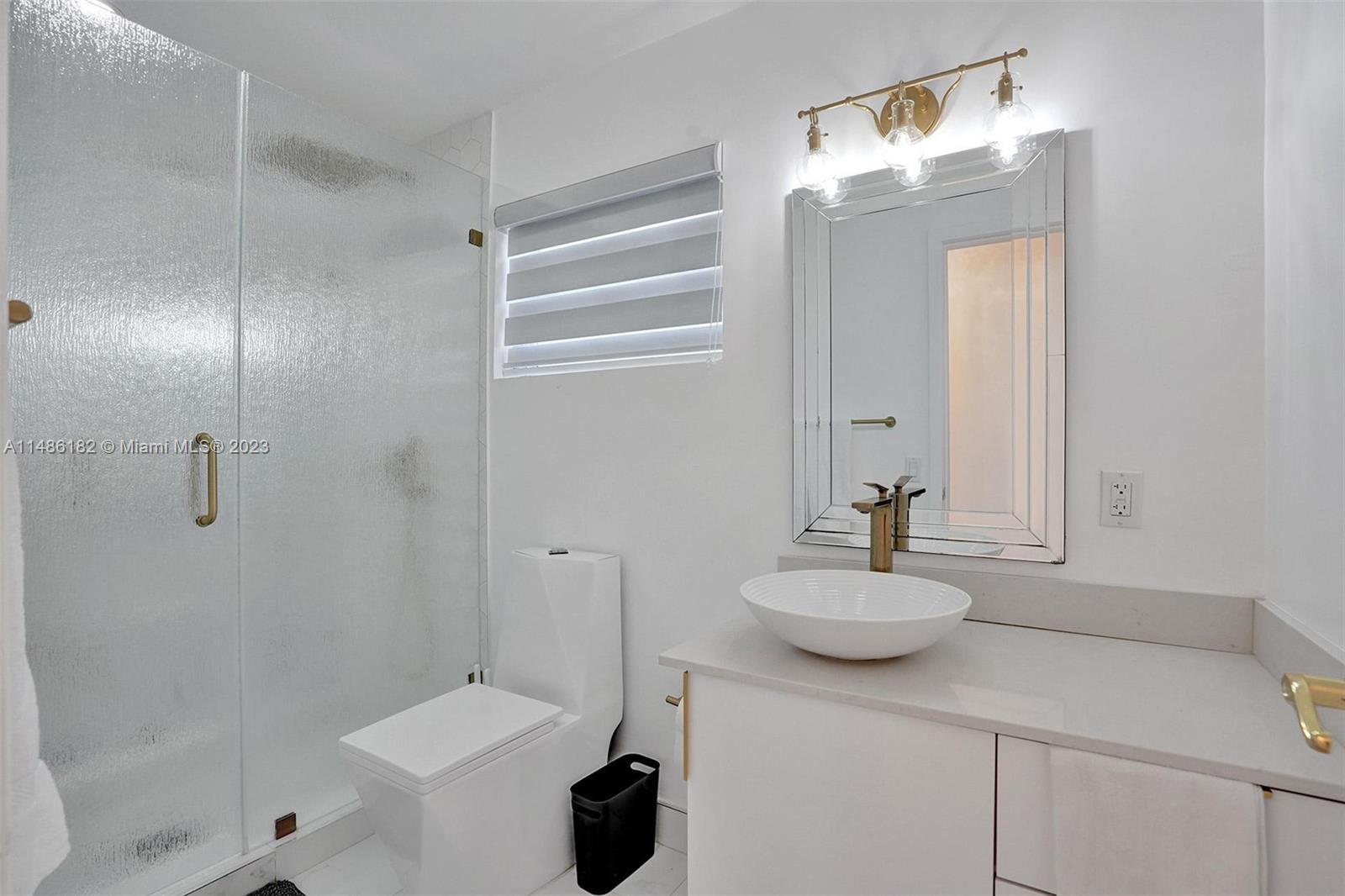 HOLLYWOOD HILLS - Residential Lease