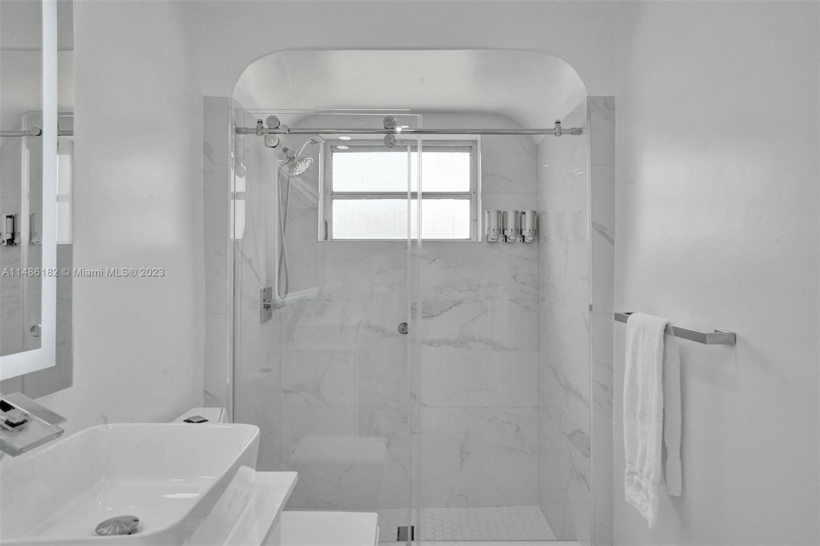 HOLLYWOOD HILLS - Residential Lease