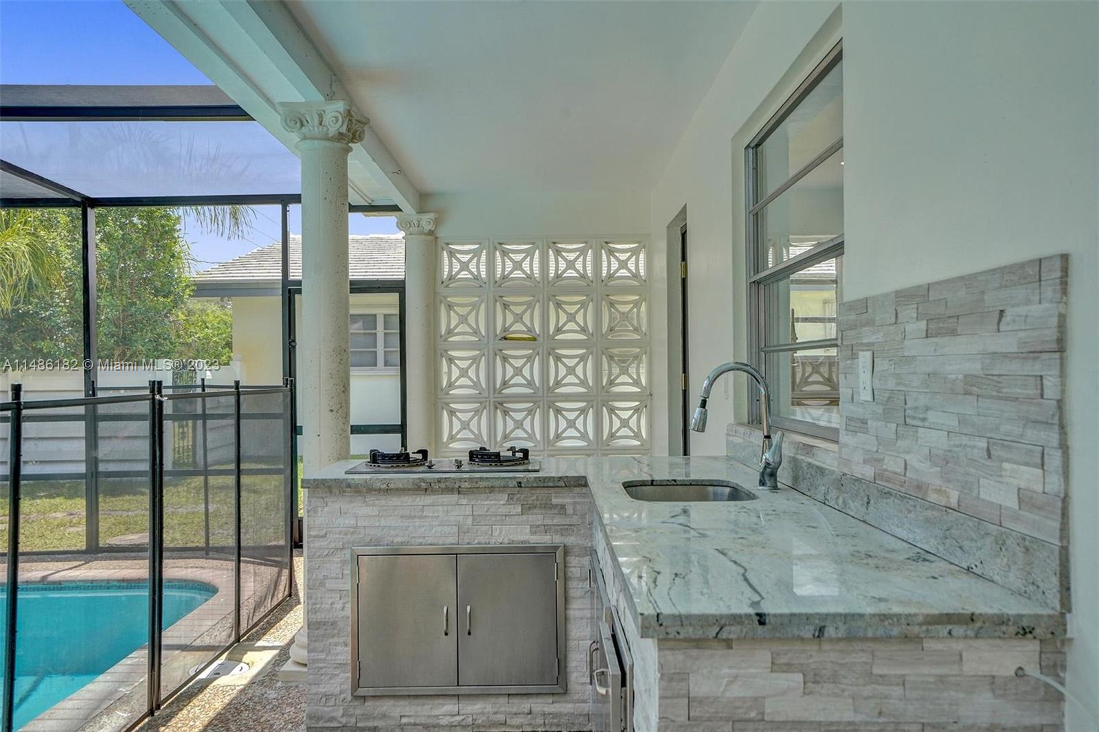 HOLLYWOOD HILLS - Residential Lease