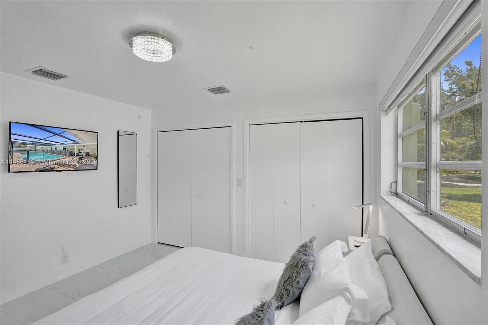HOLLYWOOD HILLS - Residential Lease