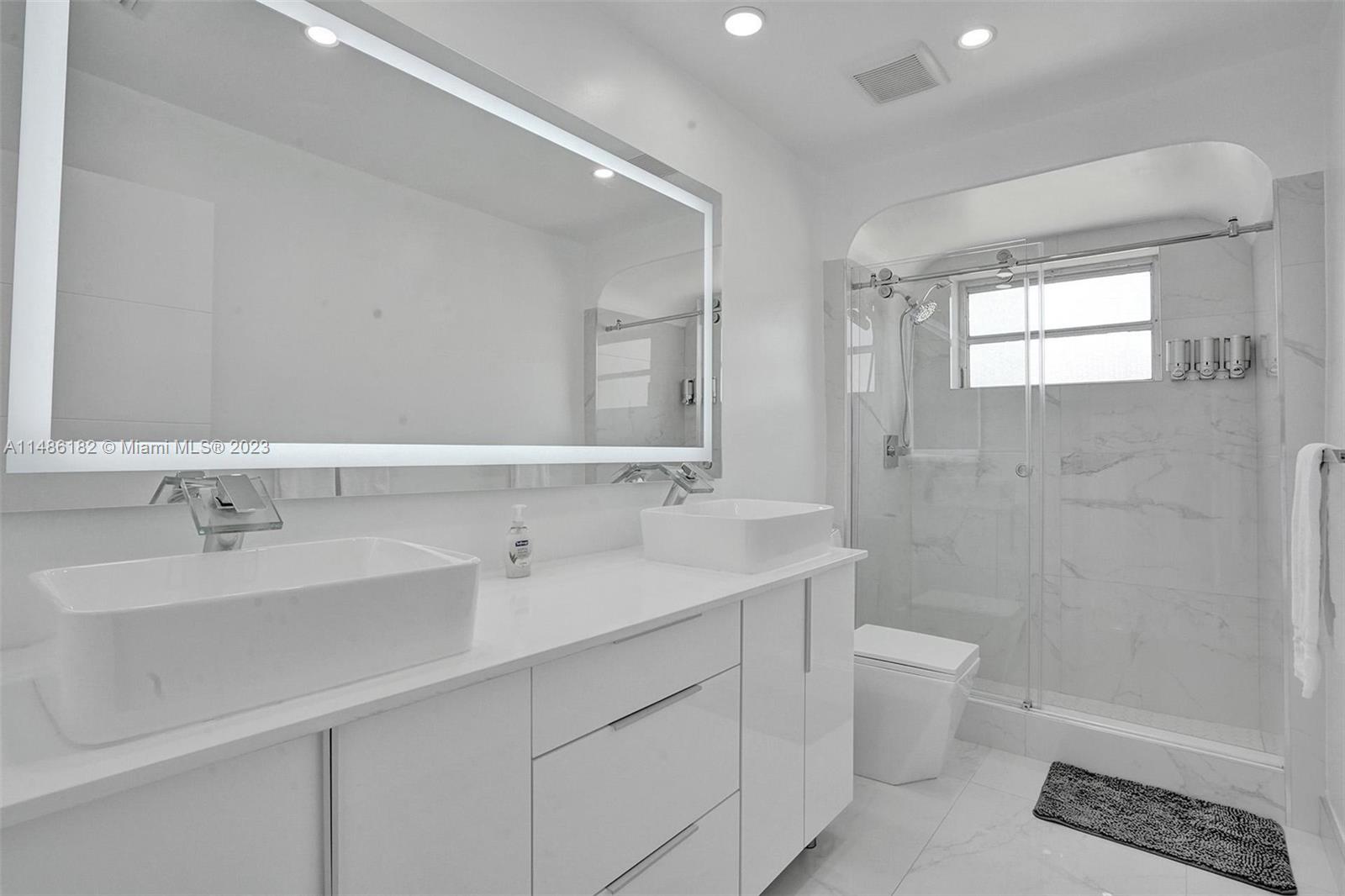 HOLLYWOOD HILLS - Residential Lease