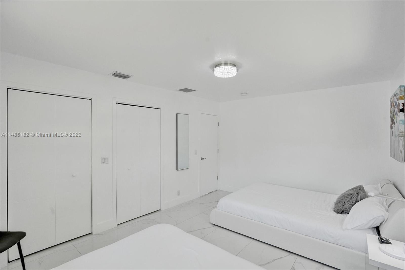HOLLYWOOD HILLS - Residential Lease