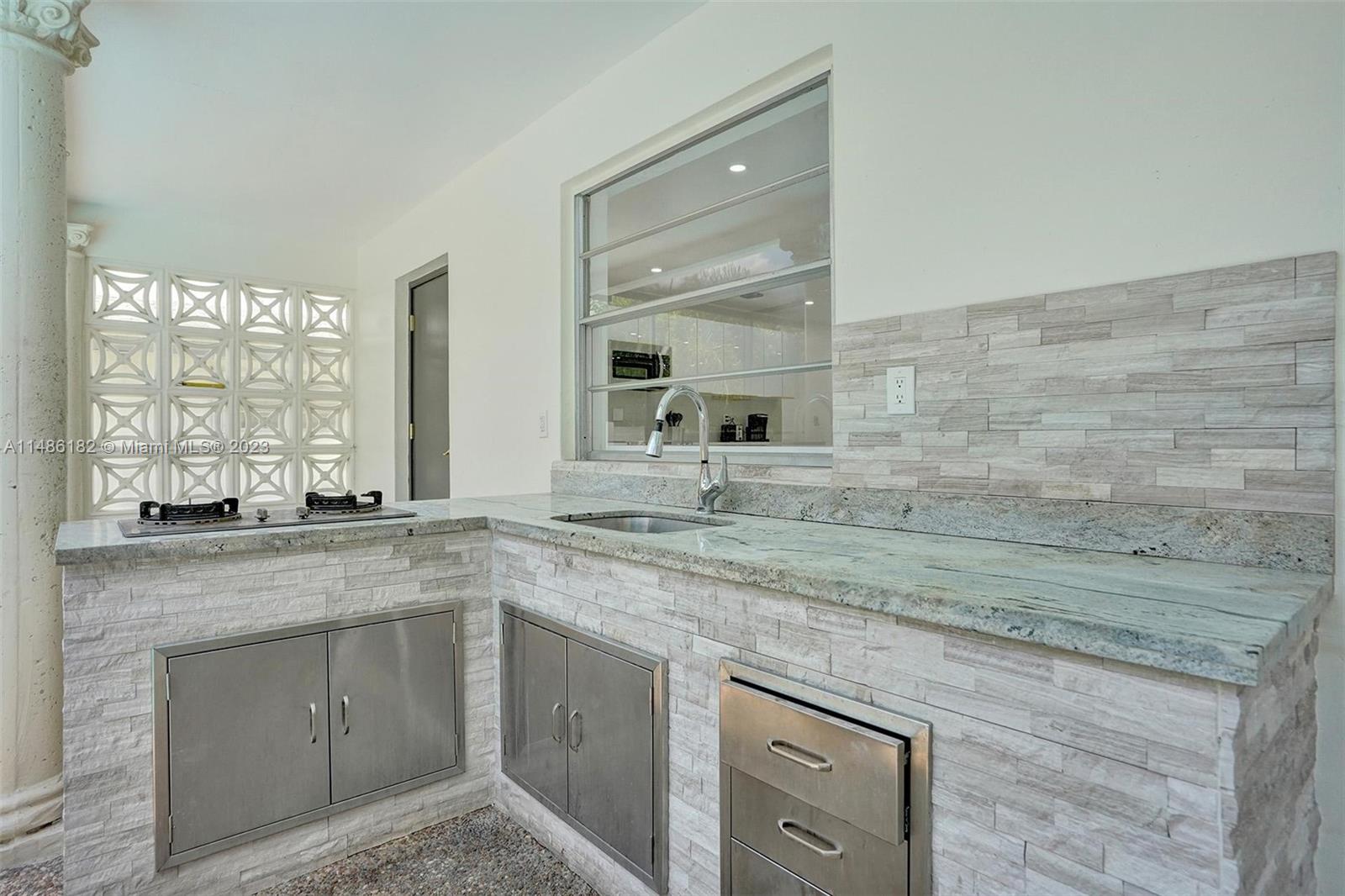 HOLLYWOOD HILLS - Residential Lease