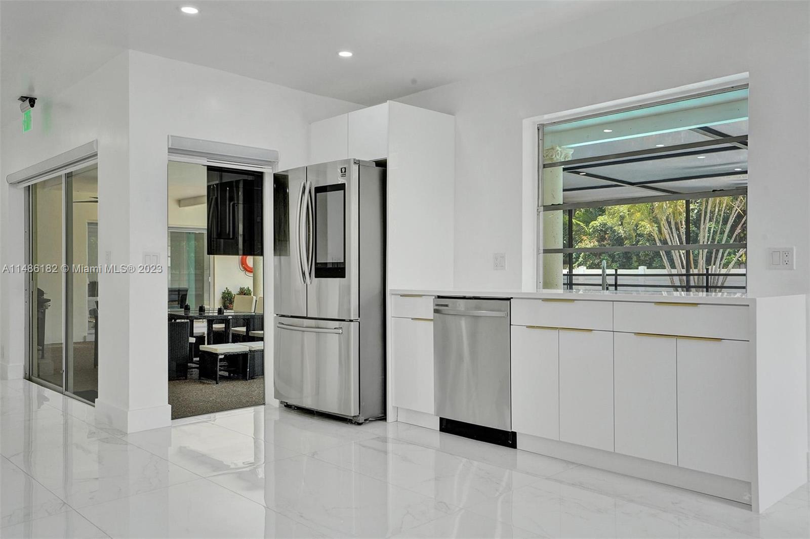 HOLLYWOOD HILLS - Residential Lease