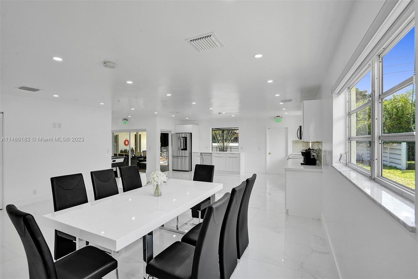HOLLYWOOD HILLS - Residential Lease