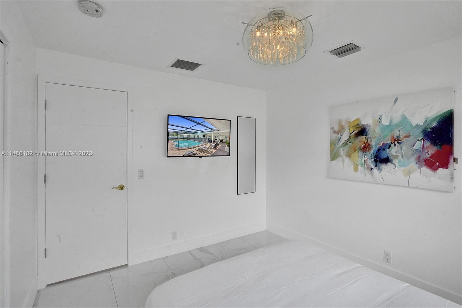 HOLLYWOOD HILLS - Residential Lease