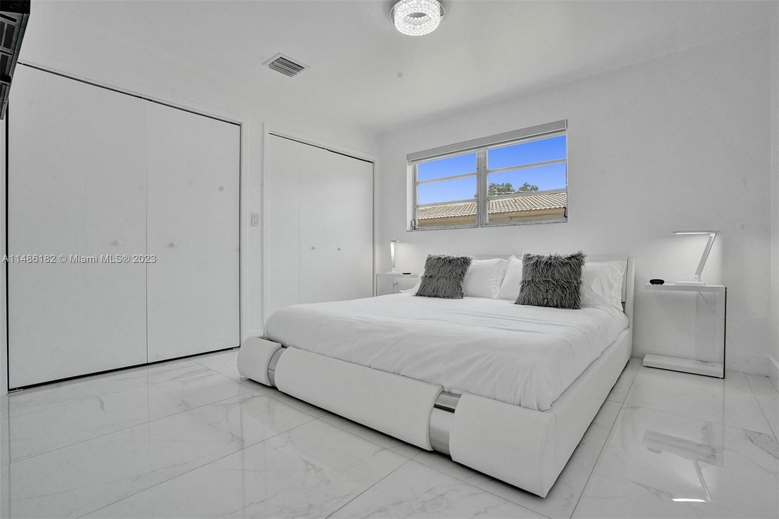 HOLLYWOOD HILLS - Residential Lease