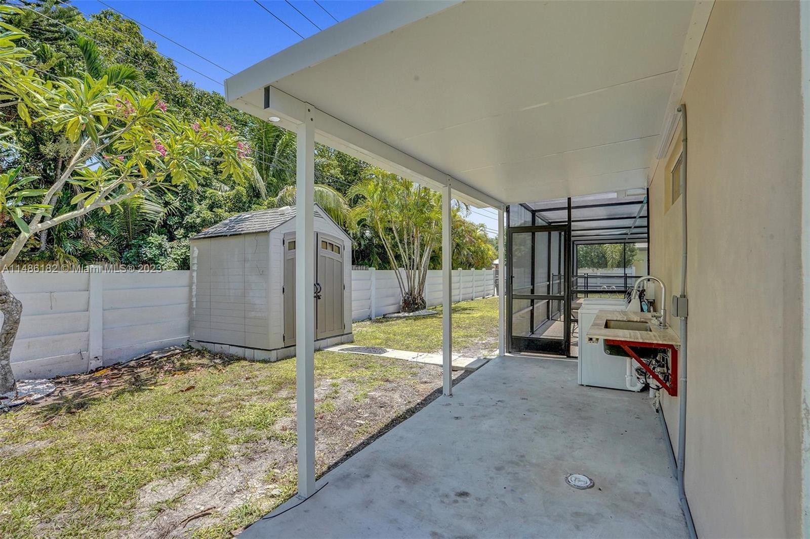 HOLLYWOOD HILLS - Residential Lease