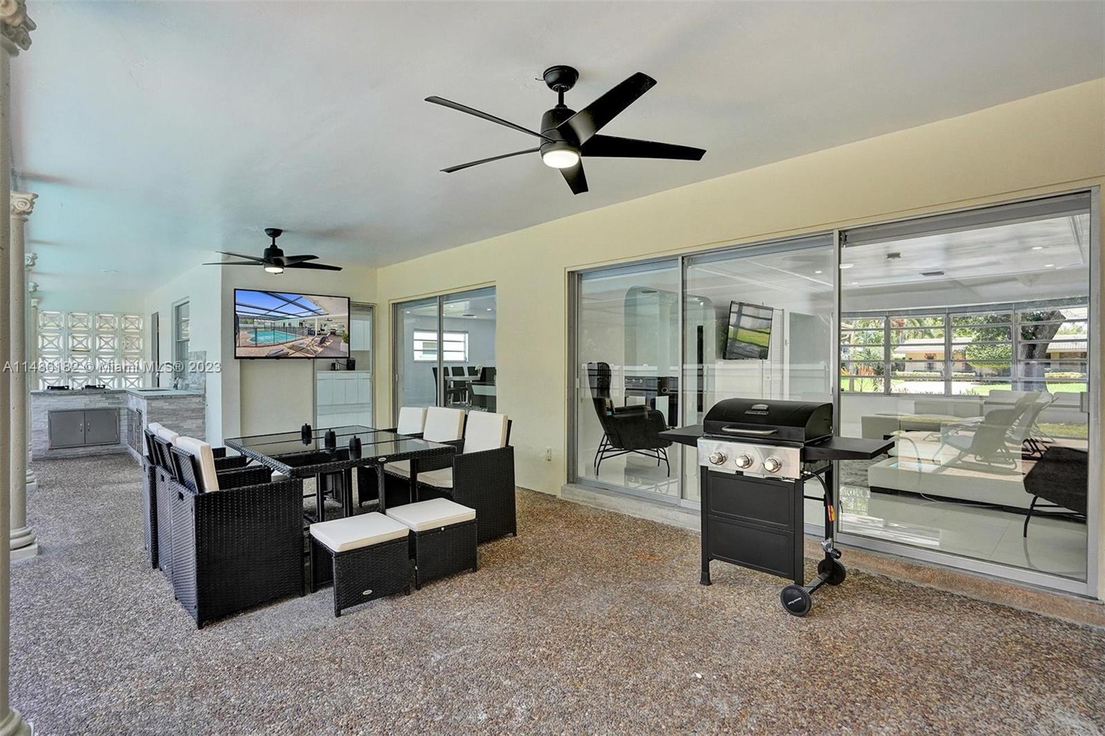 HOLLYWOOD HILLS - Residential Lease