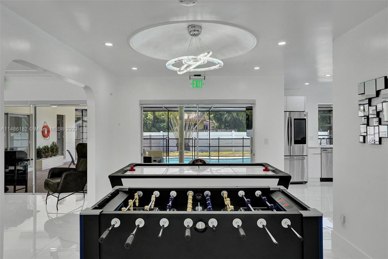 HOLLYWOOD HILLS - Residential Lease