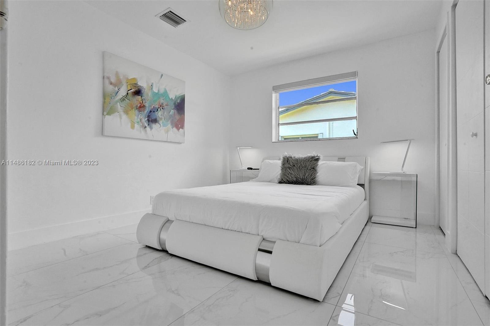 HOLLYWOOD HILLS - Residential Lease