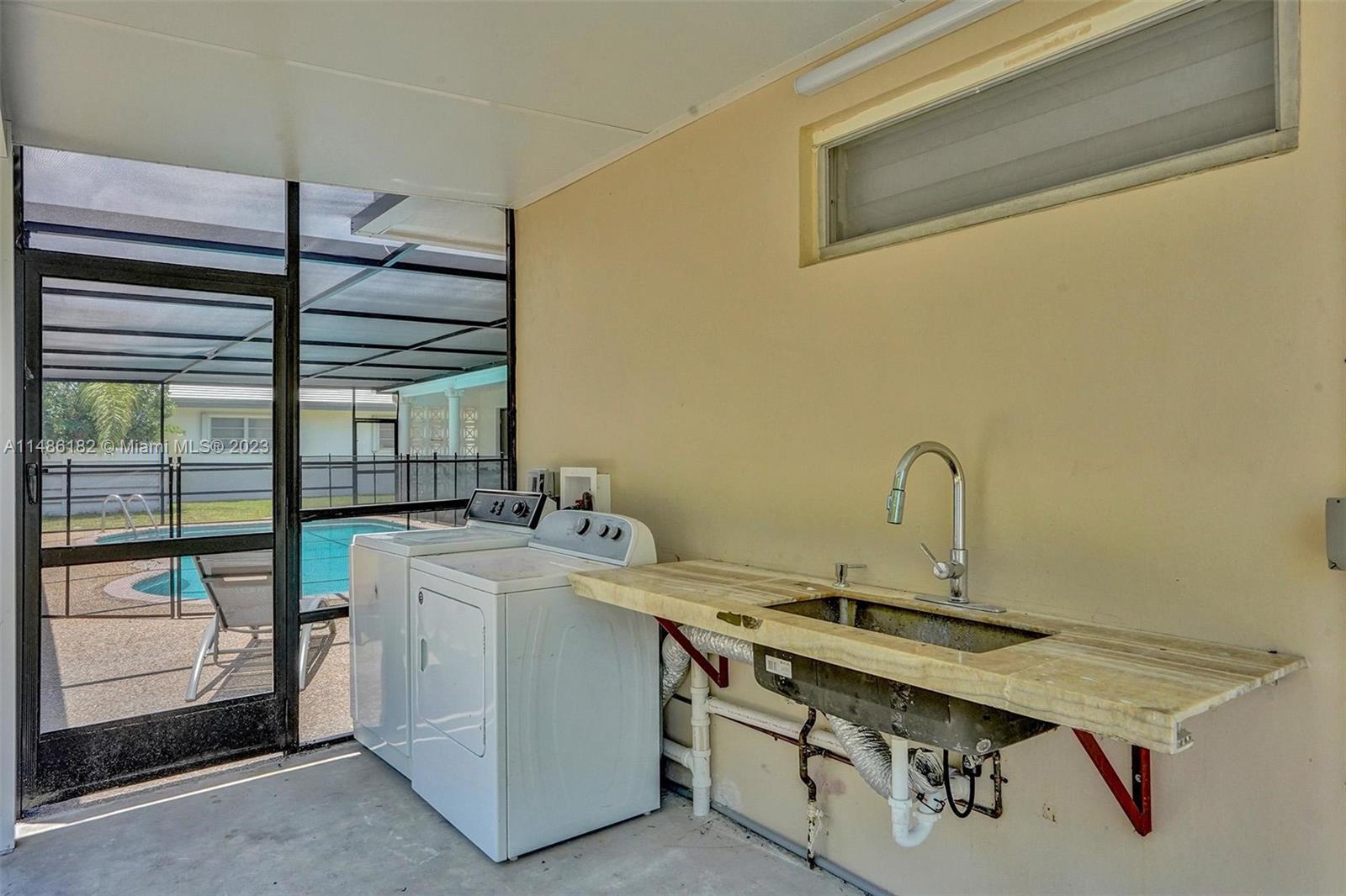 HOLLYWOOD HILLS - Residential Lease