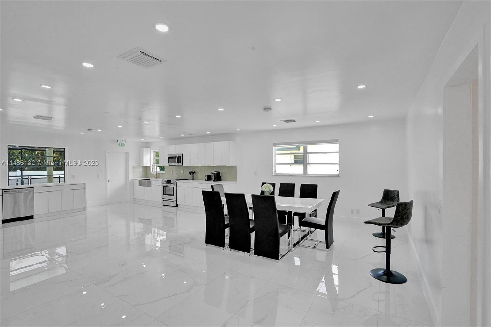 HOLLYWOOD HILLS - Residential Lease