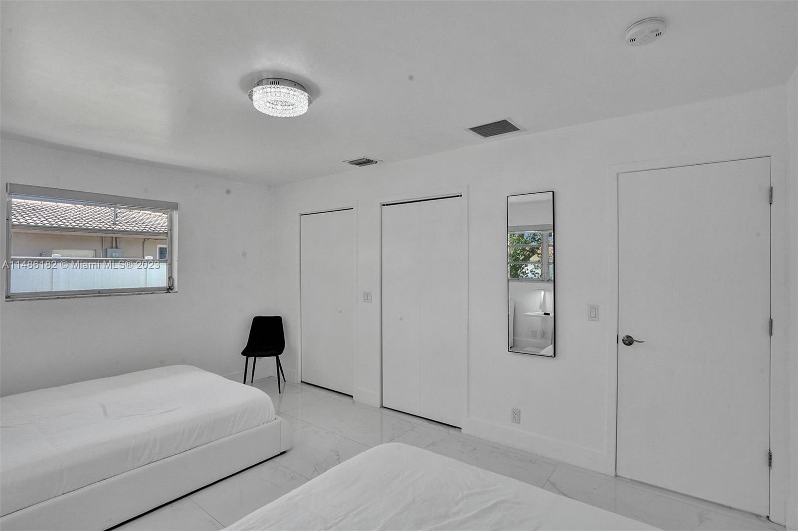HOLLYWOOD HILLS - Residential Lease
