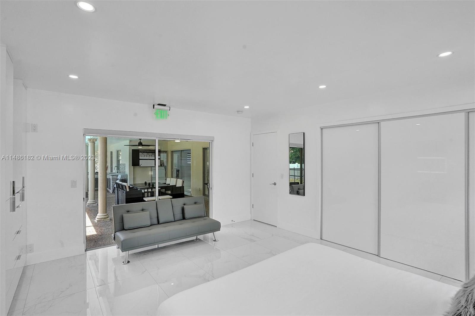 HOLLYWOOD HILLS - Residential Lease