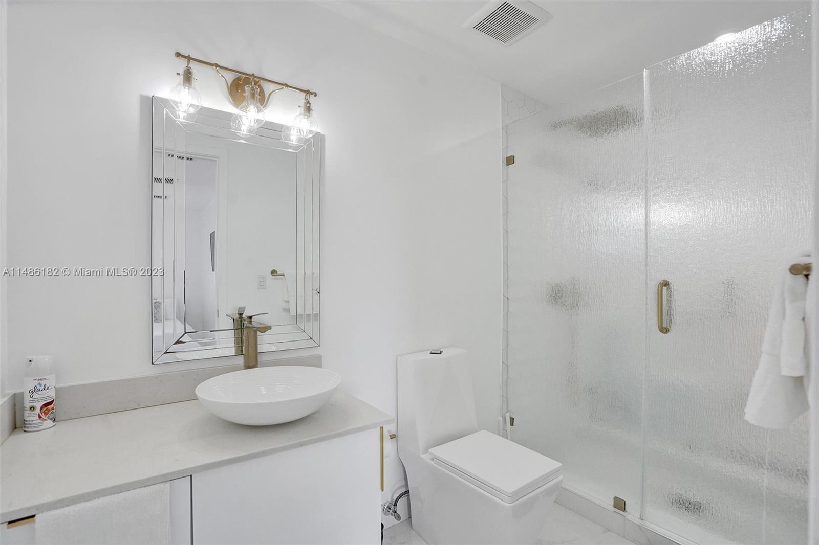 HOLLYWOOD HILLS - Residential Lease