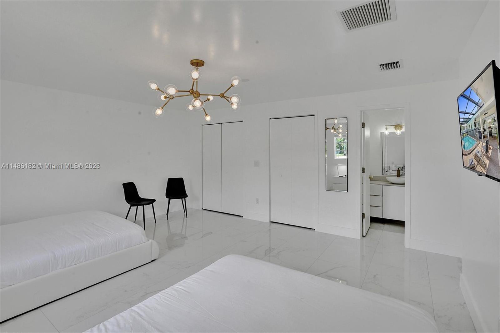 HOLLYWOOD HILLS - Residential Lease
