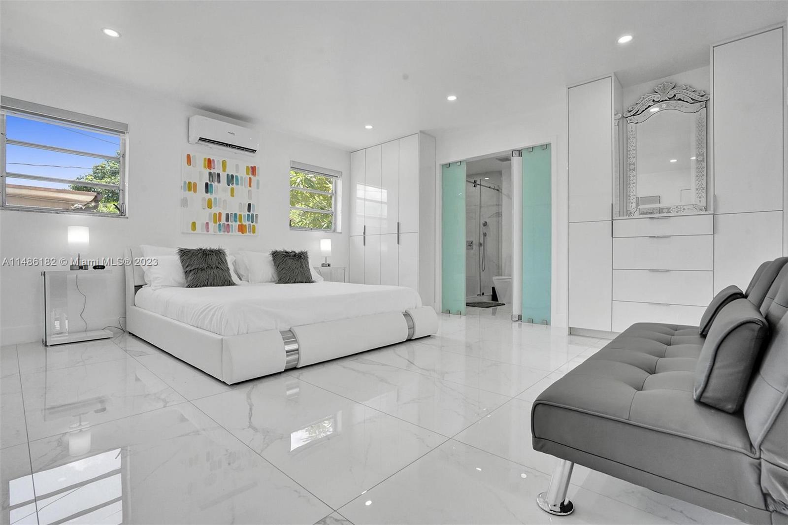 HOLLYWOOD HILLS - Residential Lease