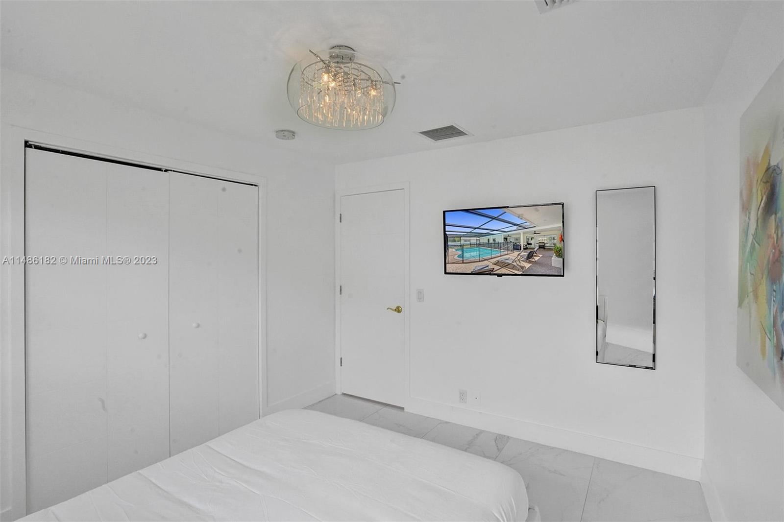 HOLLYWOOD HILLS - Residential Lease