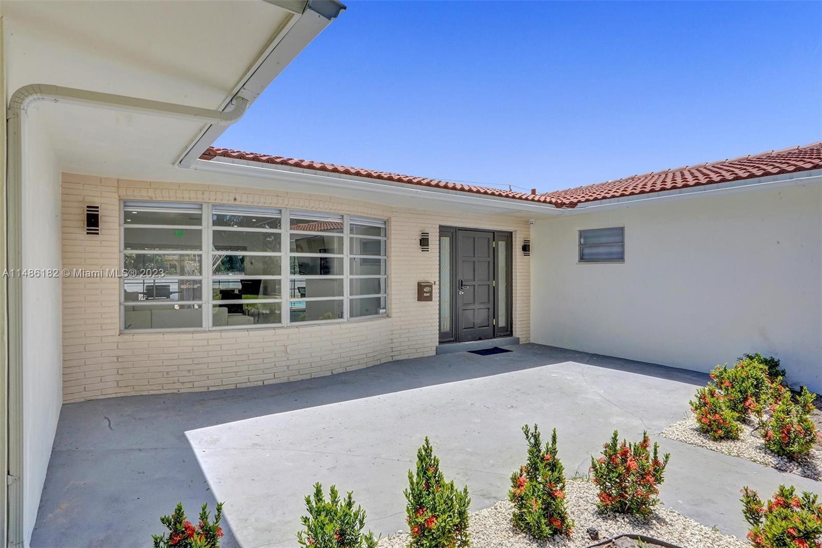 HOLLYWOOD HILLS - Residential Lease