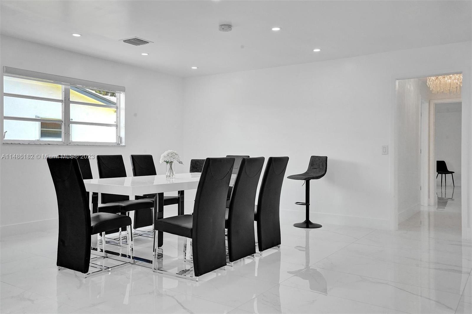 HOLLYWOOD HILLS - Residential Lease