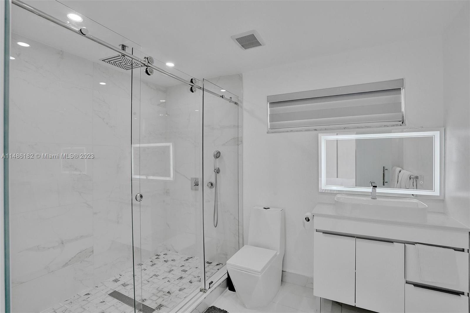 HOLLYWOOD HILLS - Residential Lease