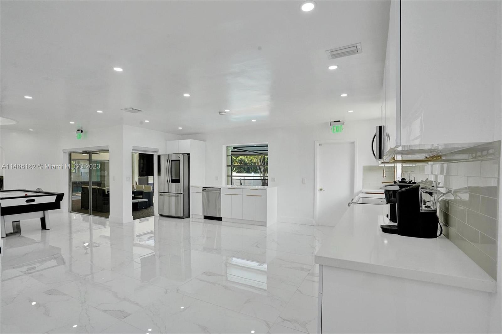 HOLLYWOOD HILLS - Residential Lease