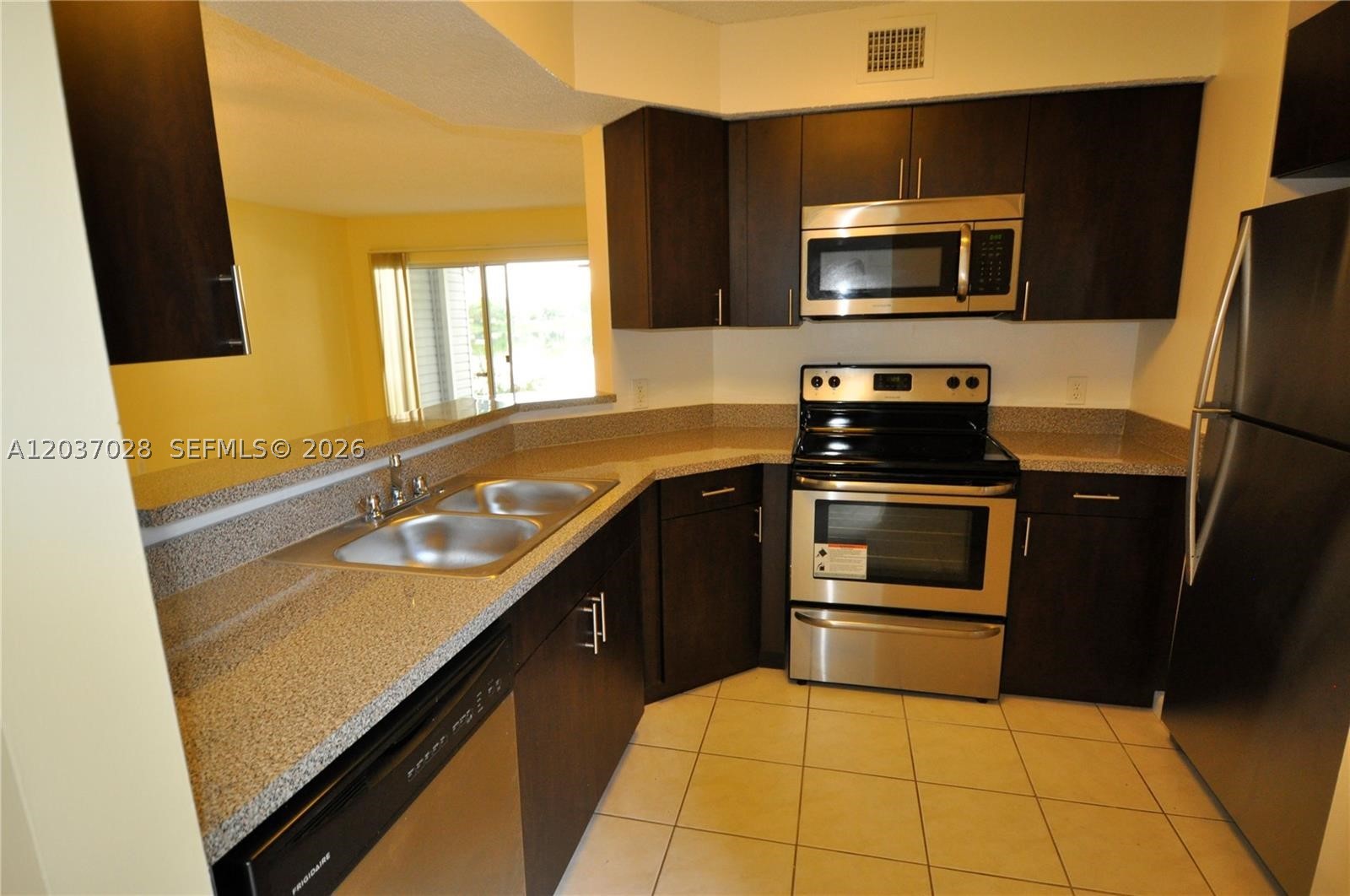 SUMMER LAKE - Residential