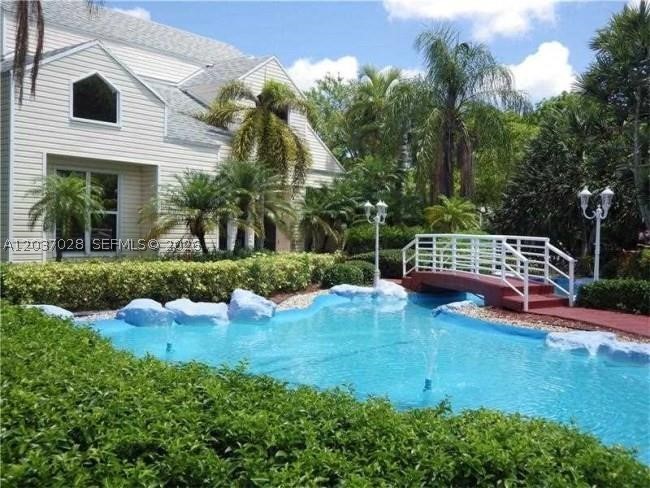 Price to Sell !!!1/1 Spacious and bright first floor  located in gated Community  with gym , pool and clubhouse . Washer and dryer in unit , Lakeview from the living room Patio . Property is located next to shopping , restaurants  and the Turnpike . Currently rented in 1710 very good tenant