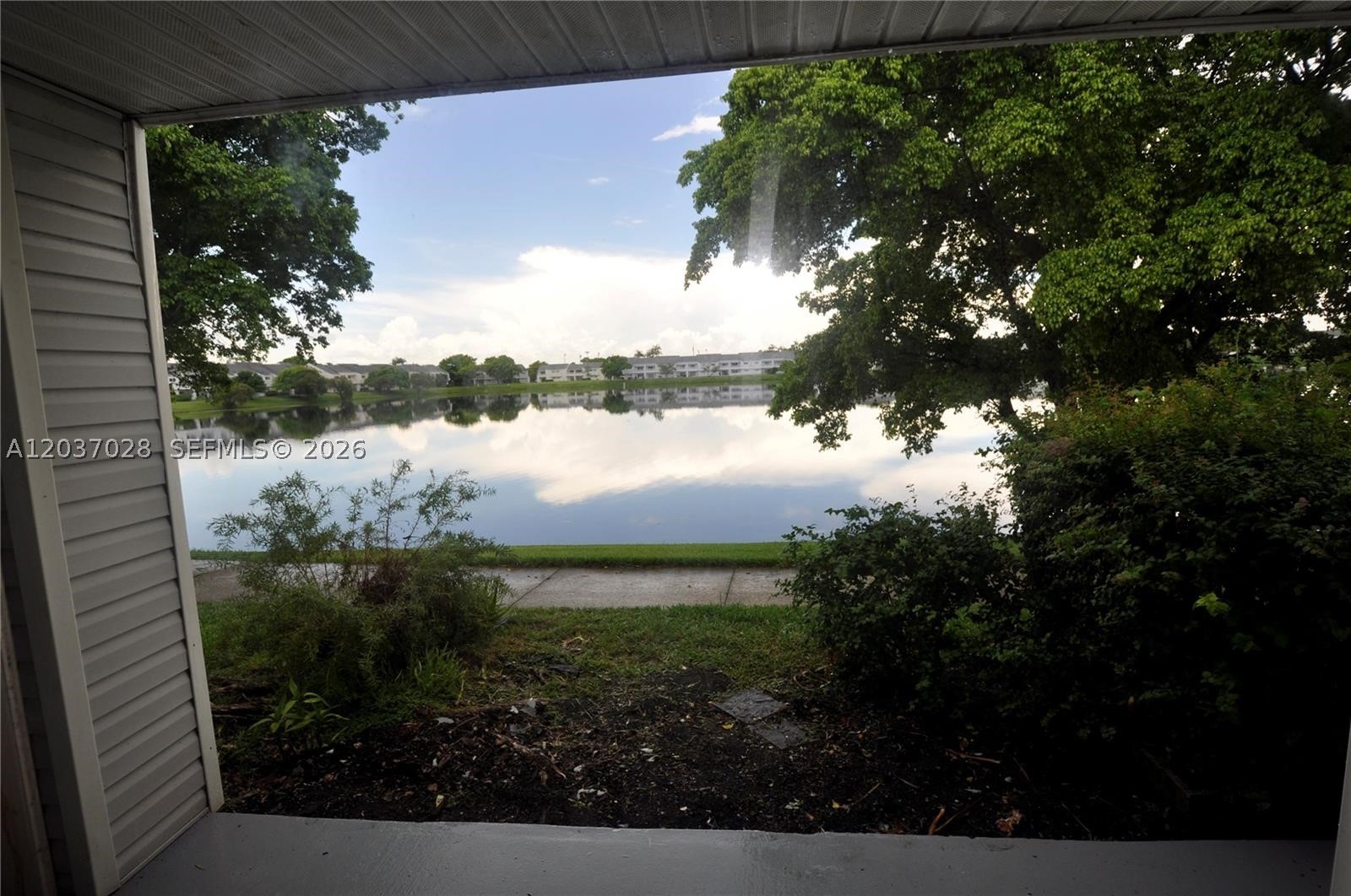 SUMMER LAKE - Residential