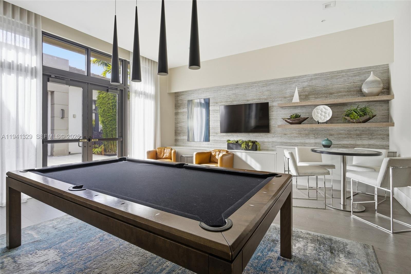 DOWNTOWN DORAL SOUTH PHAS - Residential