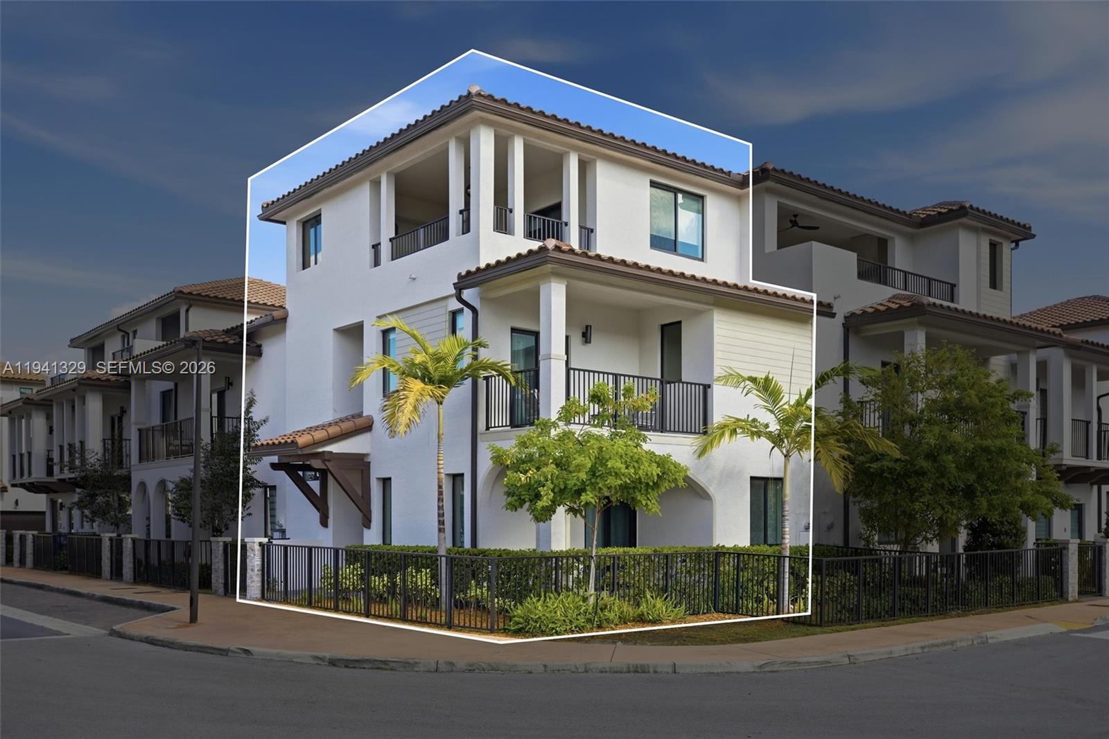 DOWNTOWN DORAL SOUTH PHAS - Residential