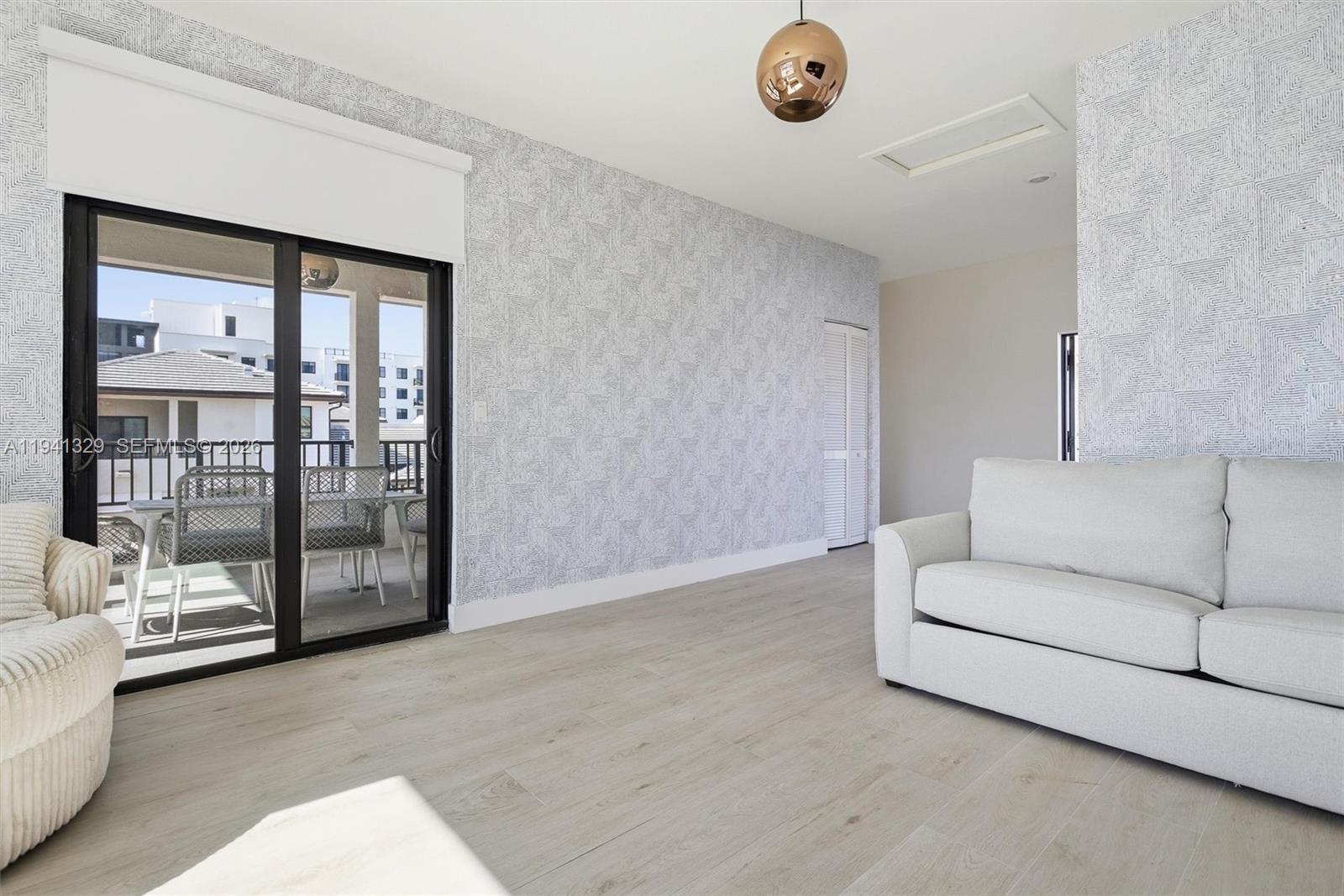 DOWNTOWN DORAL SOUTH PHAS - Residential