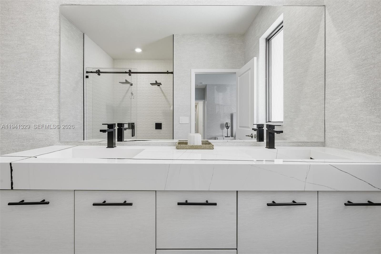 DOWNTOWN DORAL SOUTH PHAS - Residential