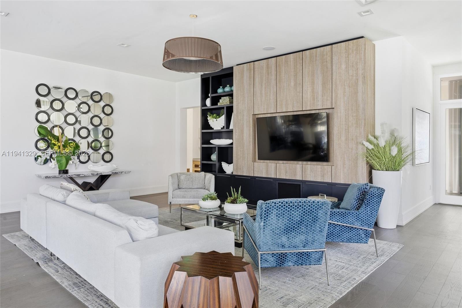 DOWNTOWN DORAL SOUTH PHAS - Residential