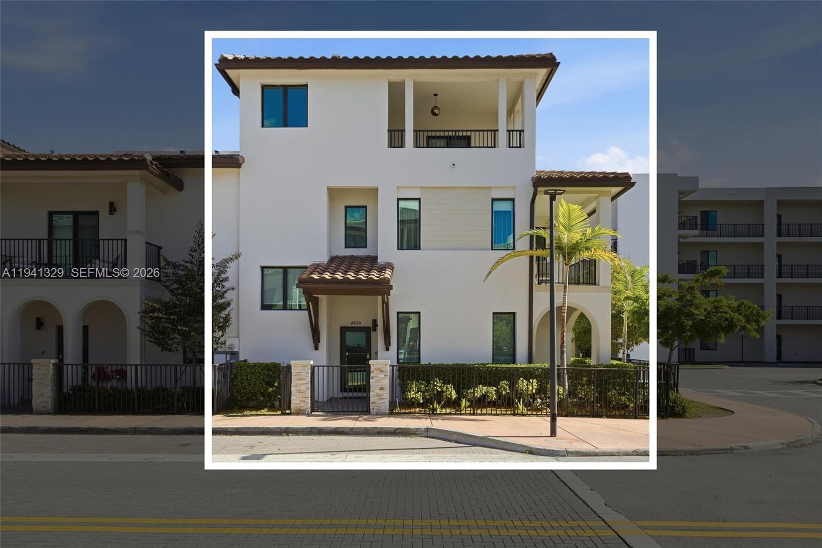 DOWNTOWN DORAL SOUTH PHAS - Residential