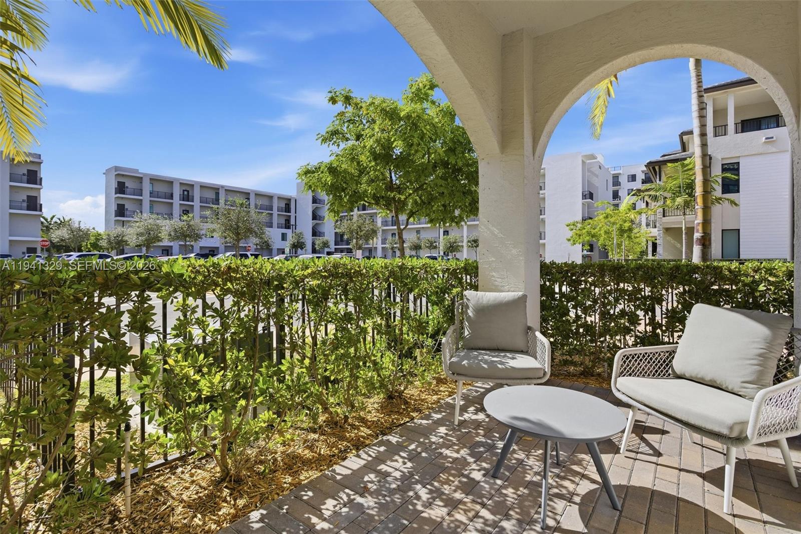 DOWNTOWN DORAL SOUTH PHAS - Residential