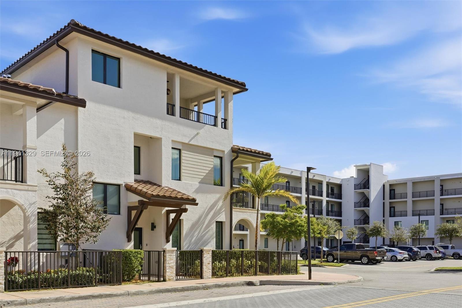 DOWNTOWN DORAL SOUTH PHAS - Residential